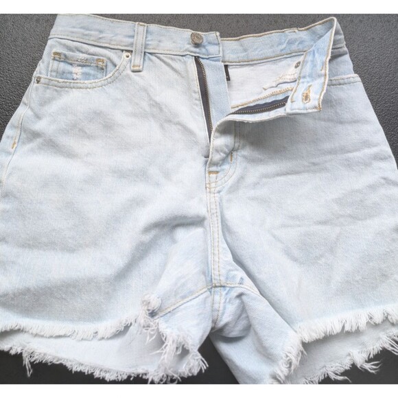 BDG Women Denim Short Mom High Rise Raw Hem Light Wash Distressing Size 25 - Picture 6 of 11